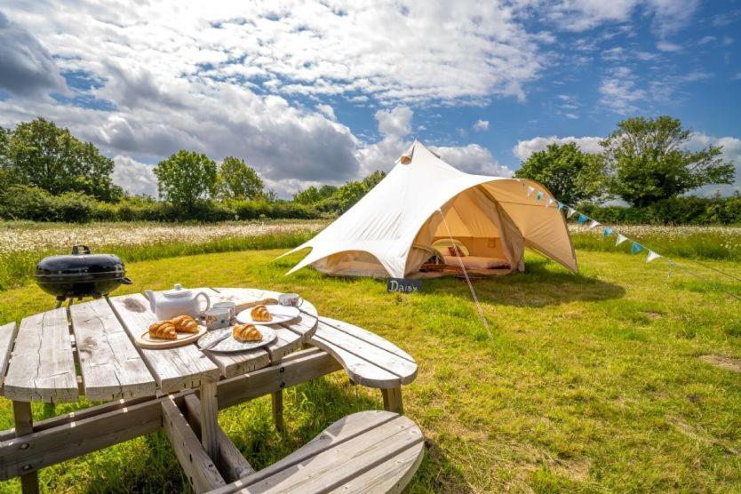 Vila Red Clover At Blanca'S Bell Tents Ringstead  Exteriér fotografie